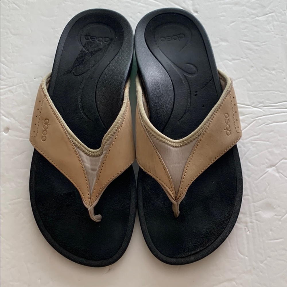 OBEO Water-Resistant Leather Flip Flops